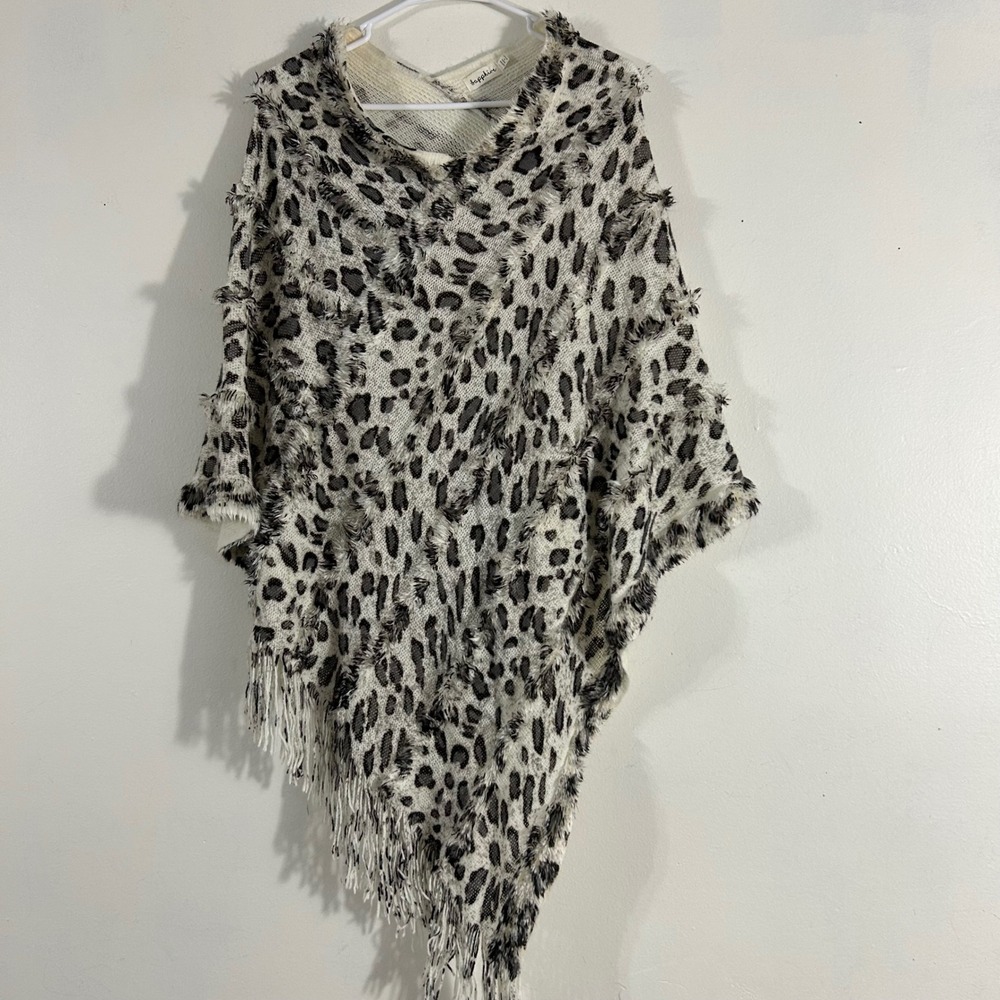 Sapphire Leopard Print‎ Poncho Womens One Size Cream Grey Black Fringe